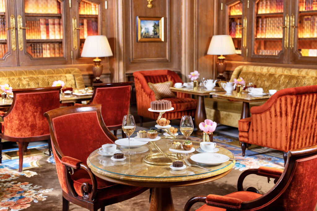 Au Salon Proust, le Ritz Paris réécrit l’heure du thé 31 Le Tea Time a la Francaise dOlivier Laine au Ritz Paris sous EMBARGO jusquau 12 aout 2026 ©Emanuela Cino 6