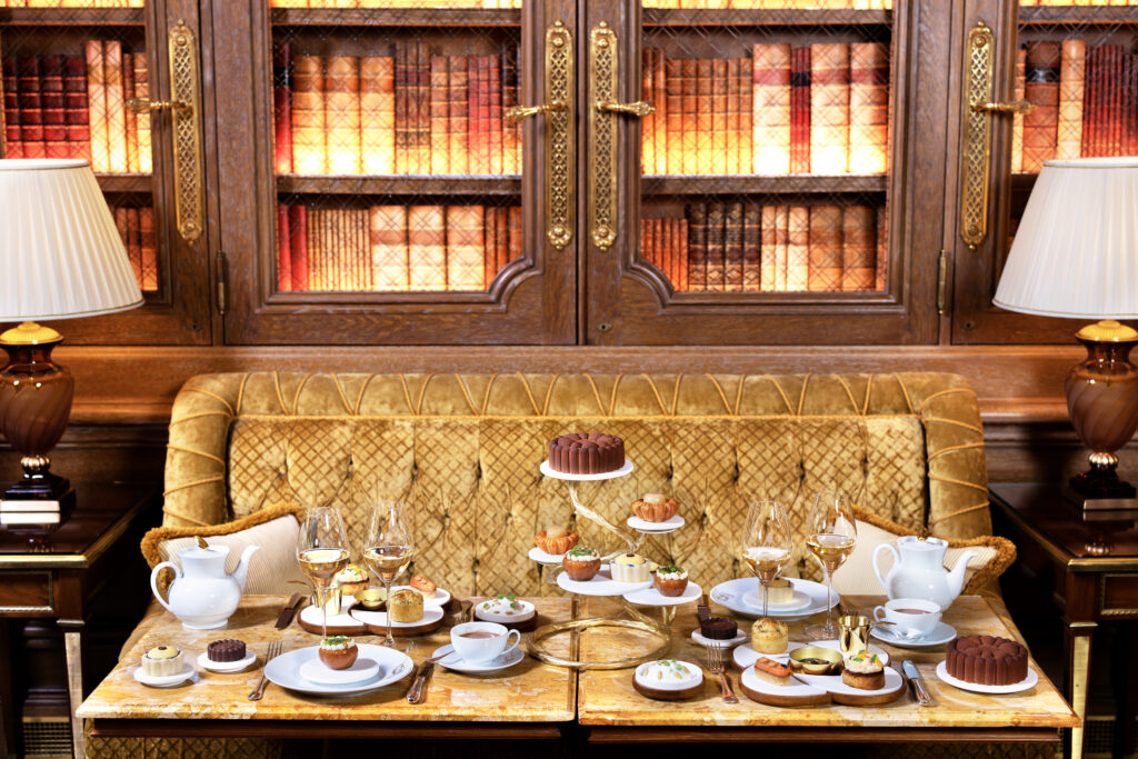 Au Salon Proust, le Ritz Paris réécrit l’heure du thé 26 Le Tea Time a la Francaise dOlivier Laine au Ritz Paris sous EMBARGO jusquau 12 aout 2026©Emanuela Cino 10