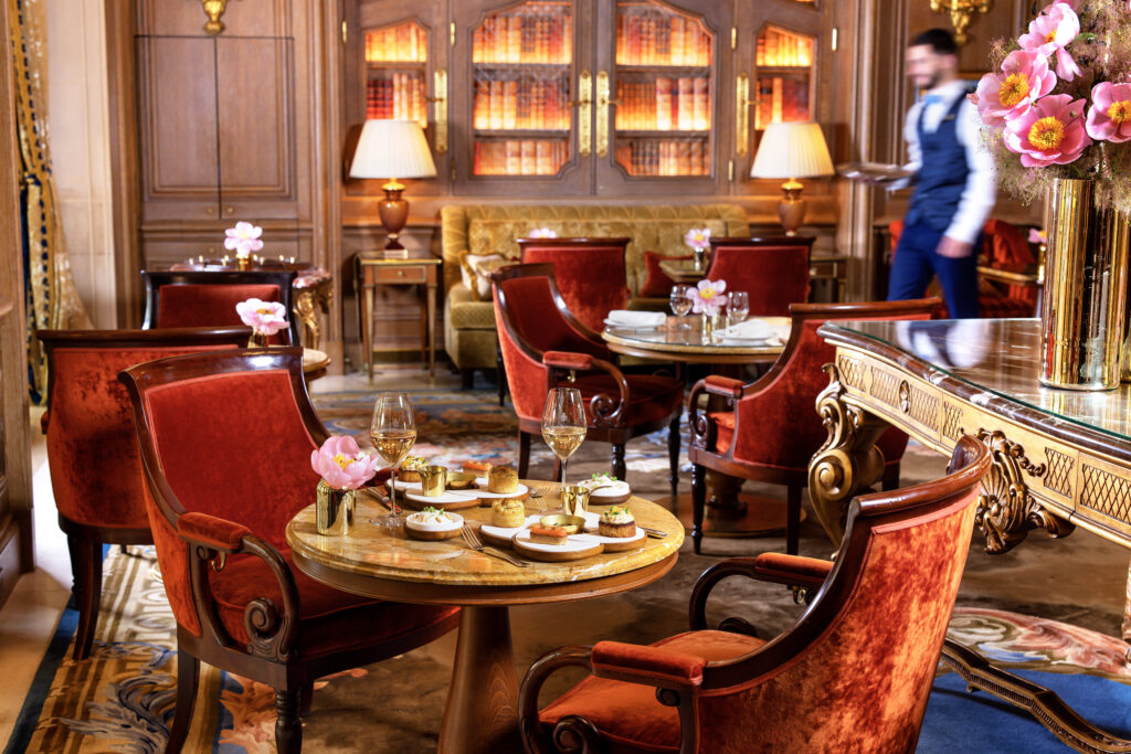 Au Salon Proust, le Ritz Paris réécrit l’heure du thé 25 Le Tea Time a la Francaise dOlivier Laine au Ritz Paris sous EMBARGO jusquau 12 aout 2026©Emanuela Cino 2
