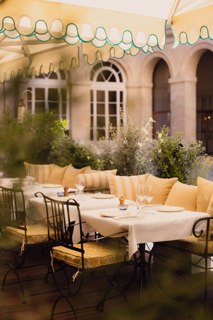 Sur la terrasse de l’Hôtel de la Marine, Mimosa déploie la Riviera à deux pas de la Concorde 43 Mimosa 062026 NolwennPernin 1
