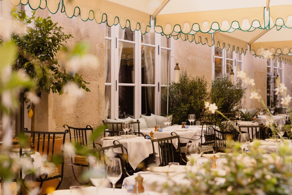 Sur la terrasse de l’Hôtel de la Marine, Mimosa déploie la Riviera à deux pas de la Concorde 41 Mimosa 062026 NolwennPernin 2