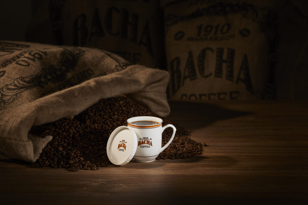 Bacha Coffee : cartographie aromatique d'une maison née sur la route du café 30 Mug Bacha Coffee Heritage avec couvercle