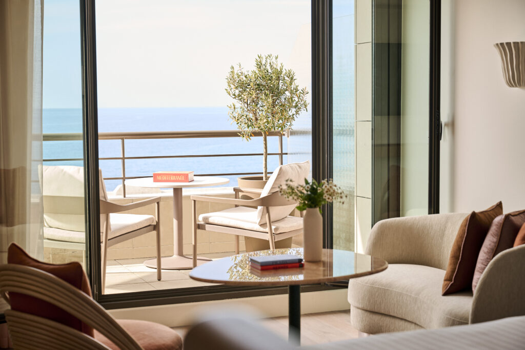 Hôtel Palais de la Méditerranée : le retour d’un manifeste Art Déco sur la Promenade des Anglais 29 NCEHR P0976 King Sea View Terrace Sea View CreditPhotos Hospitality Builders