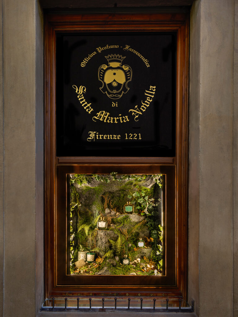 Santa Maria Novella, la vitrine comme herbier vivant 37 OPFSMN WINDOWS 13