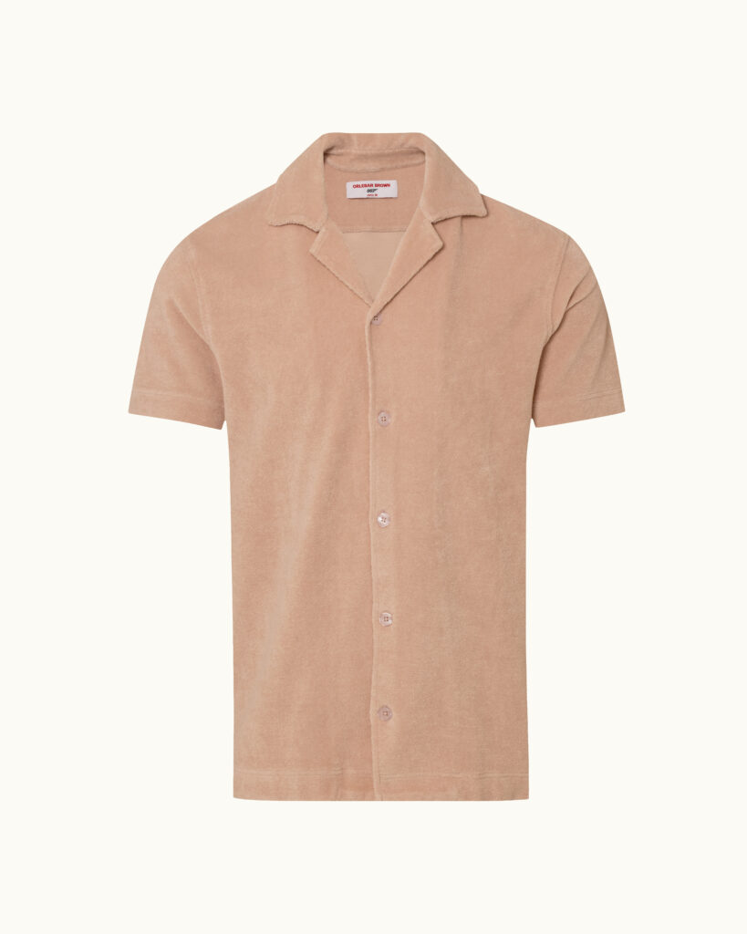 Orlebar Brown habille Bond dans le jeu vidéo : l'avatar comme premier client 27 ORLEBAR BROWN MAITAN SS TOWELLING JB FIRST LIGHT PINK SAND 282543 FRONT OB 1
