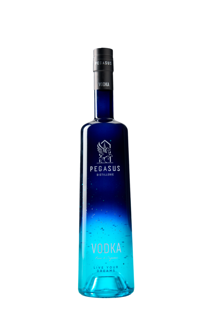 Pegasus Vodka, quand la Bourgogne s’invite dans l’univers de la vodka 26 PEGASUS VODKA PACKSHOT transparent solo front