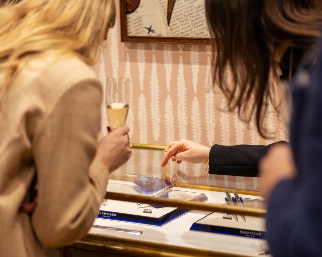 The Peninsula London : l'art comme clé d'entrée dans la ville 30 PLN Pen Academy Yard O Led