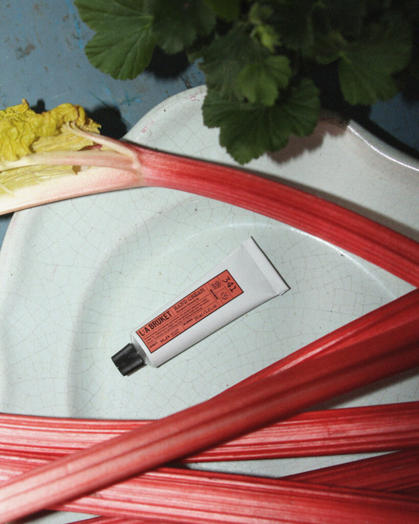 L:a Bruket, rhubarb and geranium as a memento of the garden 33 RHUBARB CROPS2