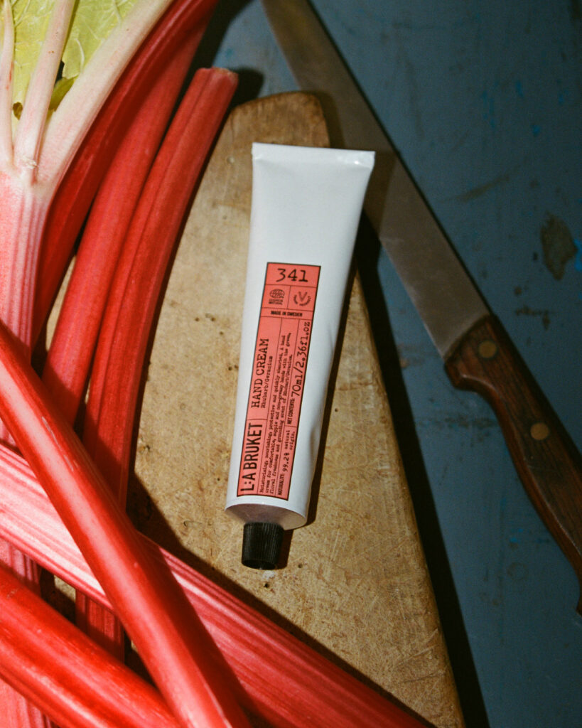 L:a Bruket, rhubarb and geranium as a memento of the garden 34 RHUBARB CROPS3