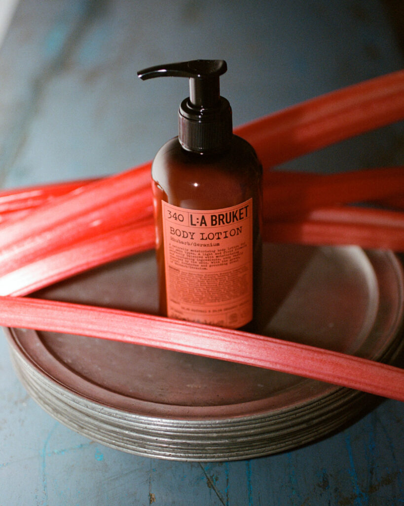 L:a Bruket, rhubarb and geranium as a memento of the garden 35 RHUBARB CROPS4
