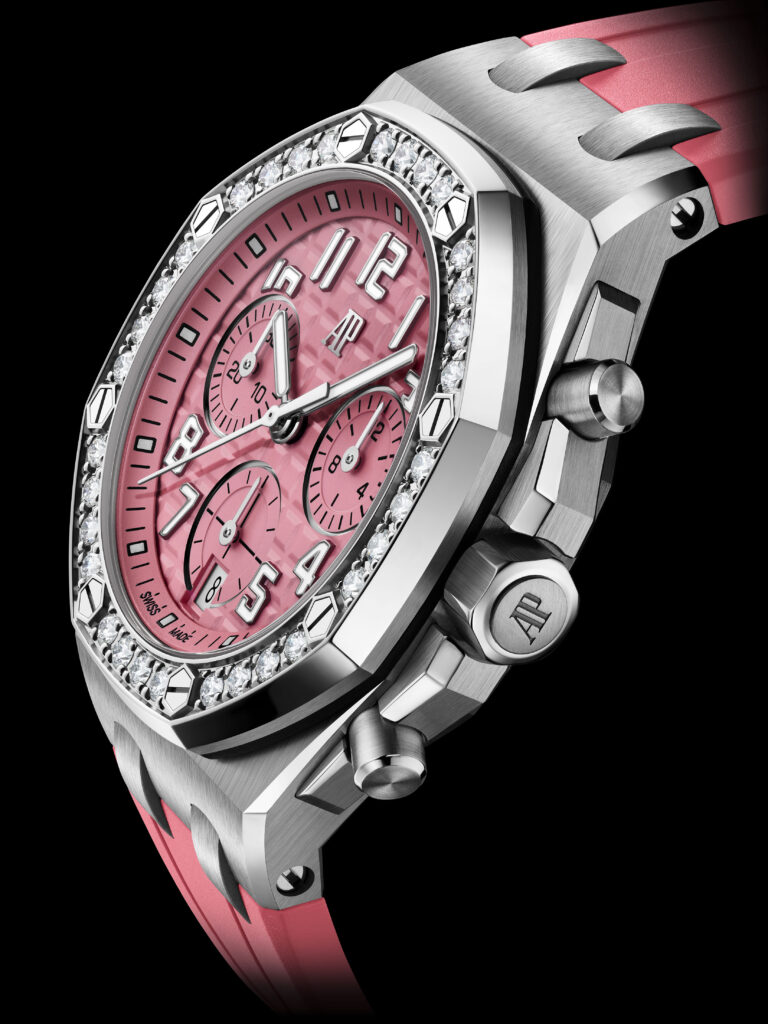 Audemars Piguet: The 37 mm Offshore Takes on Summer Colors 32 ROO 26430IS ZZ A514CA 01 closeup GP18.DIGITAL