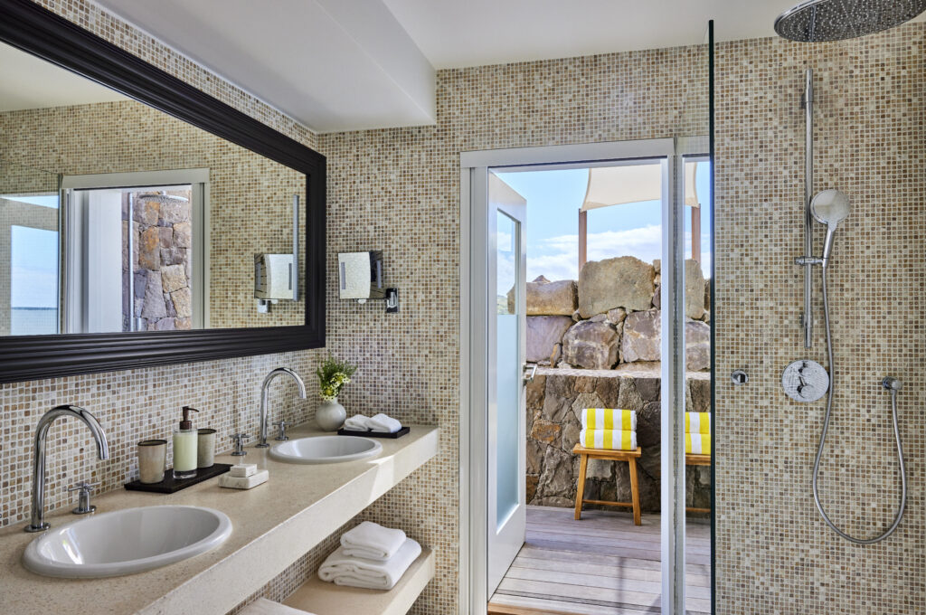 Rosewood Le Guanahani: Saint Barth that stands apart from the noise of the world 61 RWLGH accommodations lagoonsuite bathroom