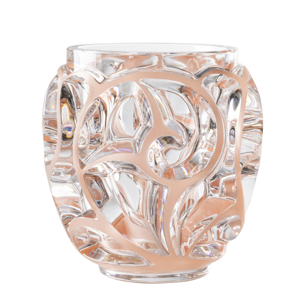 Lalique, cent ans de mouvement dans le cristal 26 TOURBILLONS vase grand size coral patina ©LALIQUE SA