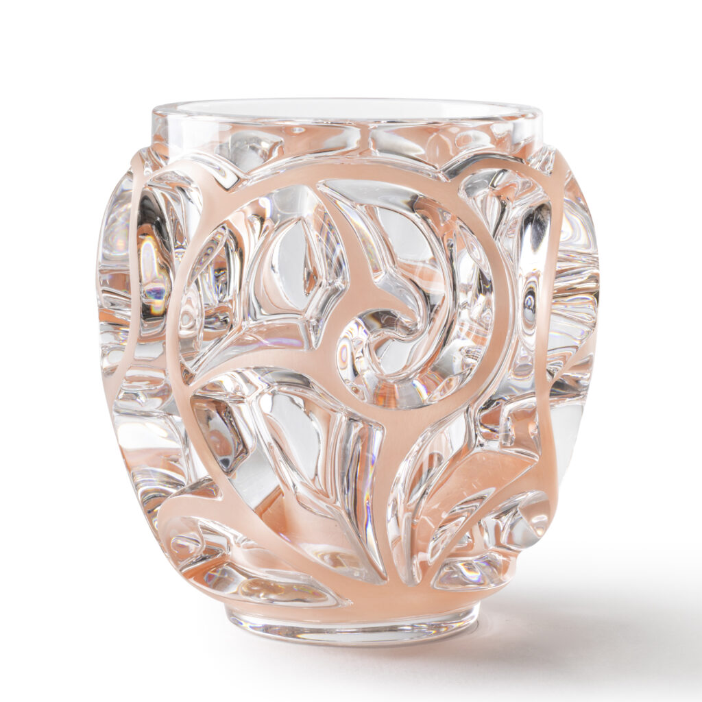 Lalique, cent ans de mouvement dans le cristal 25 TOURBILLONS vase grand size coral patina ©LALIQUE SA 2