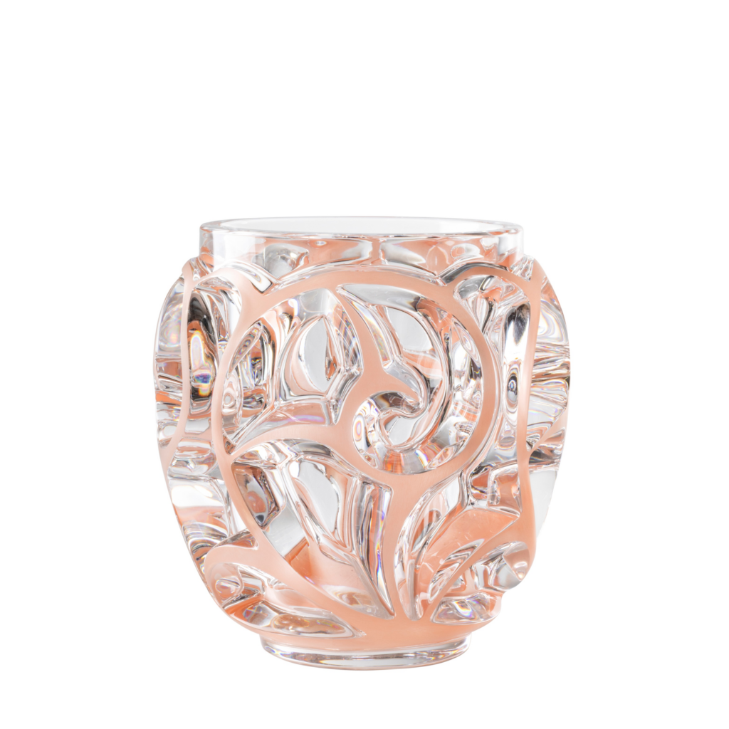 Lalique, cent ans de mouvement dans le cristal 27 TOURBILLONS vase medium size coral patina ©LALIQUE SA