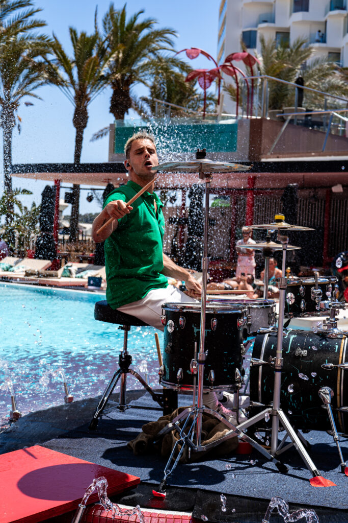 Ibiza: The Hotel as a Total Stage 28 TUIH Entretenimiento Drumps and Drops 1