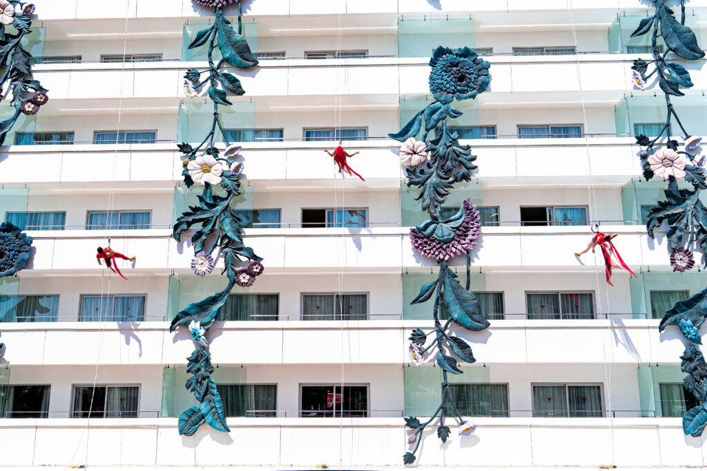 Ibiza: The Hotel as a Total Stage 29 TUIH Entretenimiento Sky Dance 2