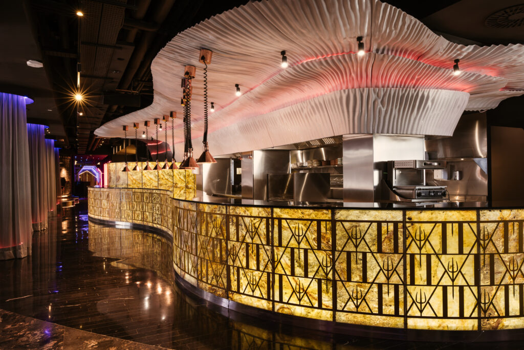 Ibiza: The Hotel as a Total Stage 39 TUIH Restaurantes Hells Kitchen 1
