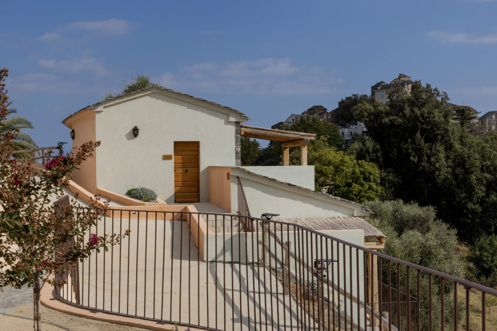 Domaine Santa Margherita: Corsica at Village Level 72 Vue