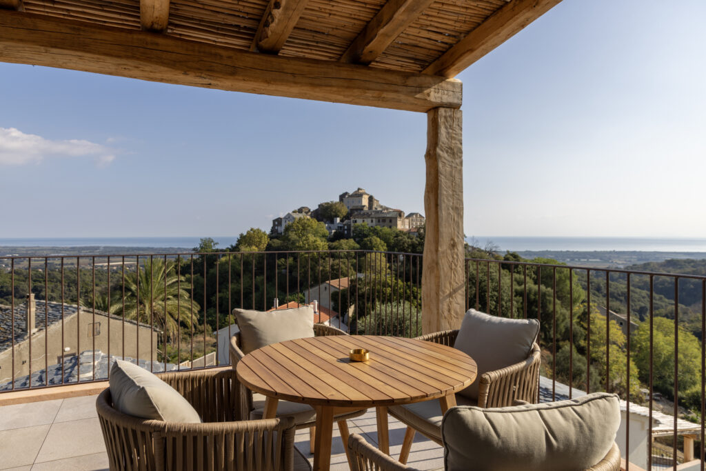 Domaine Santa Margherita: Corsica at Village Level 71 Vue Terrasse Ambiance