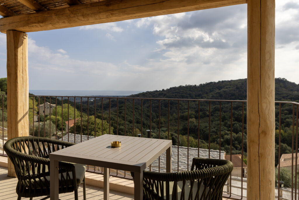 Domaine Santa Margherita: Corsica at Village Level 69 Vue Terrasse Ambiance 3