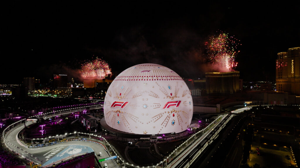 Pourquoi la Formule 1 mise sur Las Vegas jusqu’en 2037 34 WEFLYLVGP25 C009C0032 251123 J29G47. 1 Enhanced SR