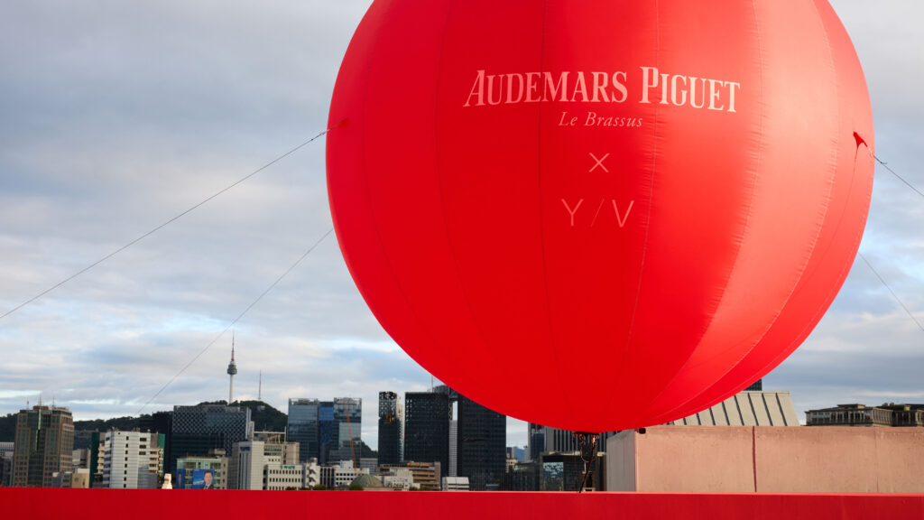 Audemars Piguet, Yoon et Verbal donnent une couleur pop au tourbillon 60 YV EventCoverage BoothImages 16x9 The Rooftop 049A7361.DIGITAL
