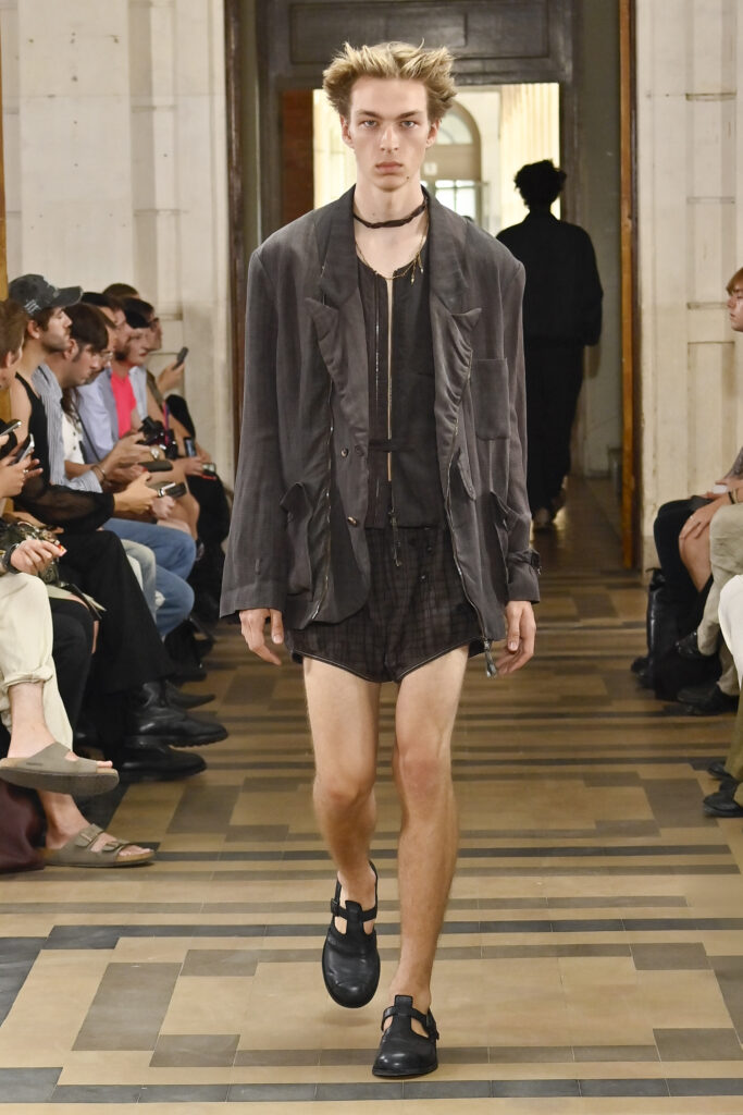 Ziggy Chen SS27 — AMBIEPOSE 46 Ziggy Chen SS27 2 3 LR 022