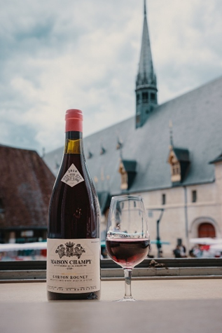 À Beaune, Maison Champy vinifie dans des caves du XVe siècle et sert à table dans une ancienne cuve de macération 31 image 5
