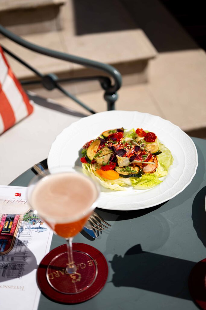 Le Lobster Club de La Réserve Paris : six manières d'habiter le homard bleu 31 la reserve paris lobster club blue lobster salad geraldine martens 5348