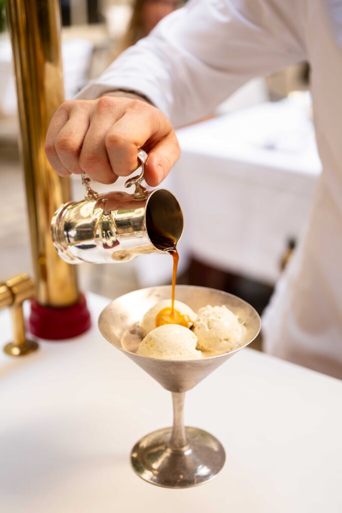 Le Lobster Club de La Réserve Paris : six manières d'habiter le homard bleu 50 la reserve paris patio icy treats grande reserve affogato geraldine martens 6002
