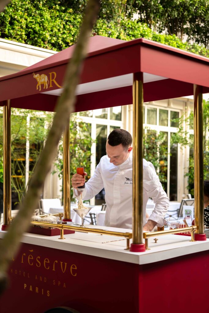 Le Lobster Club de La Réserve Paris : six manières d'habiter le homard bleu 52 la reserve paris patio icy treats signature sundae geraldine martens 5912