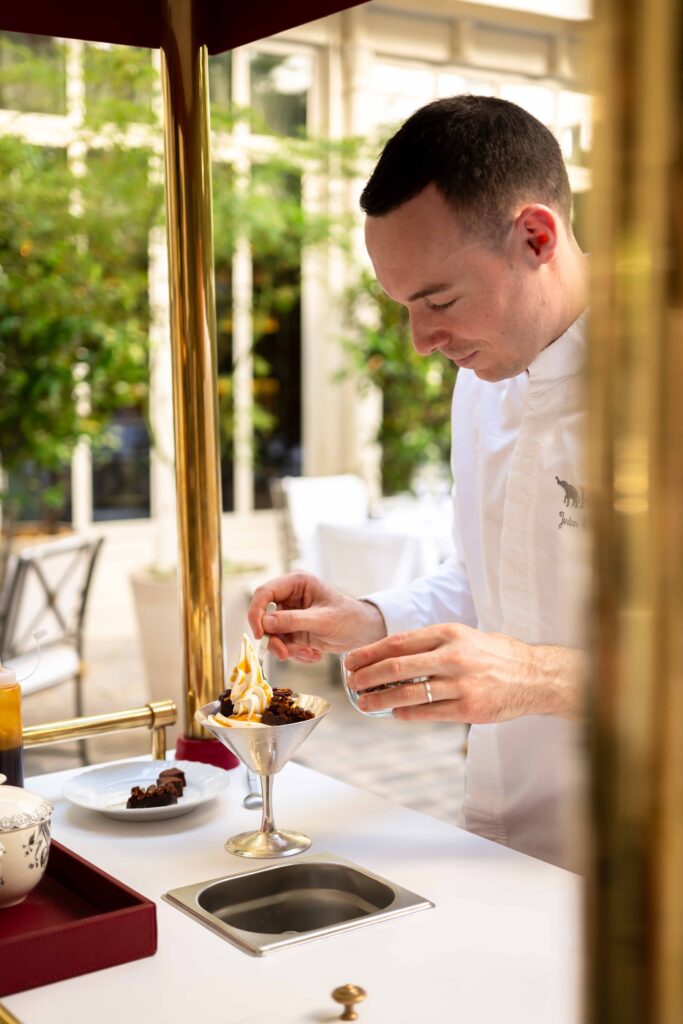Le Lobster Club de La Réserve Paris : six manières d'habiter le homard bleu 53 la reserve paris patio icy treats signature sundae geraldine martens 5932