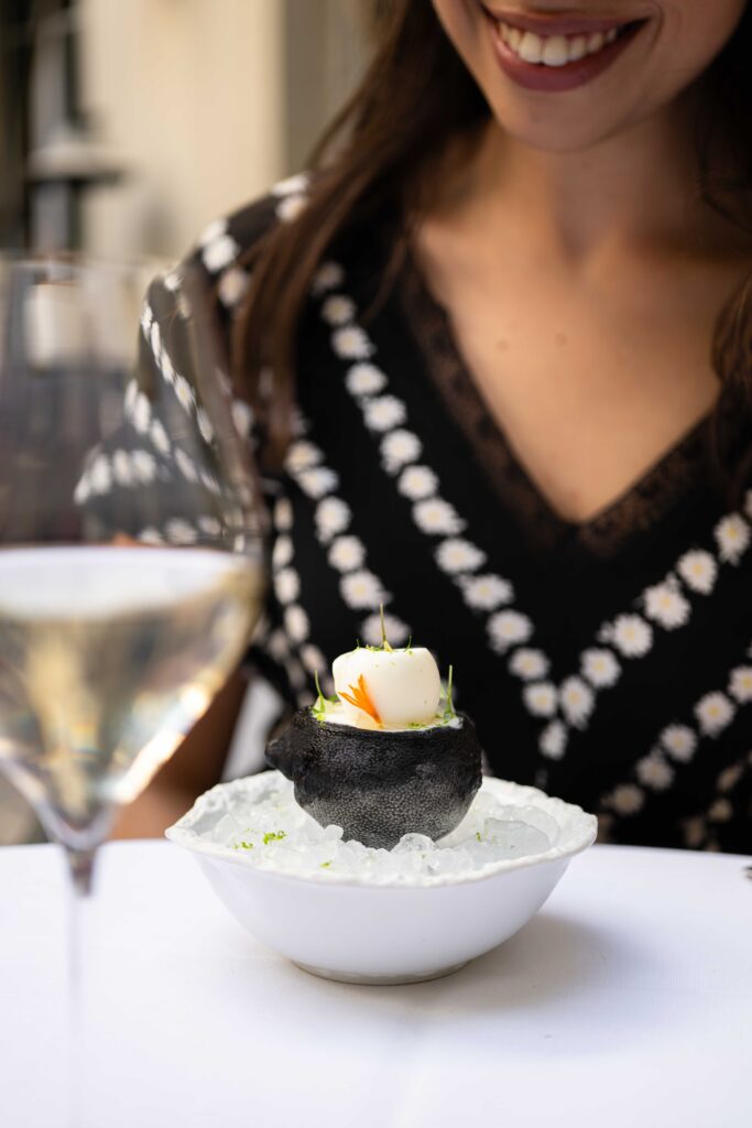 Le Lobster Club de La Réserve Paris : six manières d'habiter le homard bleu 69 la reserve paris patio sweet frosted lemon geraldine martens 4425