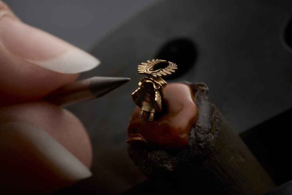 Roger Dubuis grave le blason du samouraï dans son mouvement 51 04 Vaucher Japon
