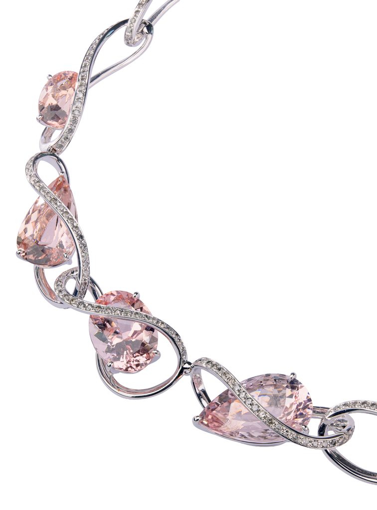 La perle gardée en réserve 32 07 DETAIL PETIT COLLIER