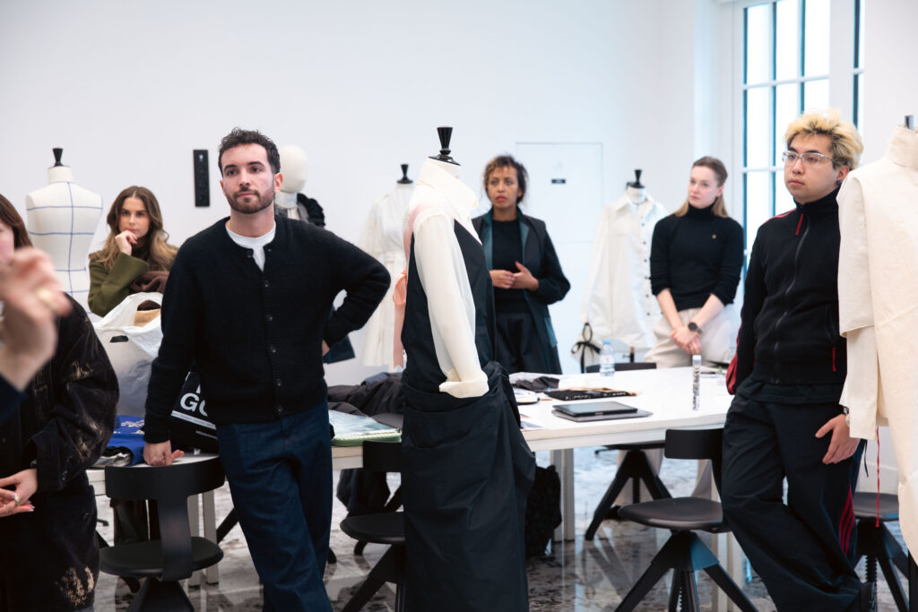 Ce que Viktor&Rolf demande à une école de mode : une collection sans défilé 27 0SELEL 3H0A8089