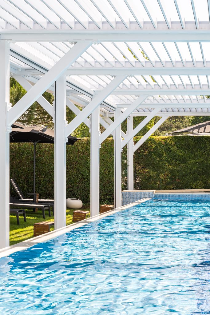 L'Hôtel Renaissance de Saint-Cloud : l'été sans partir 25 2026 06 15 Renaissance Piscine Antoine Pihen Photographe 1