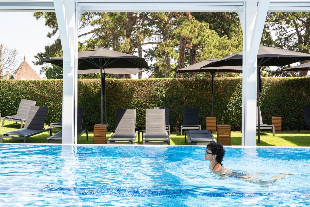 L'Hôtel Renaissance de Saint-Cloud : l'été sans partir 27 2026 06 15 Renaissance Piscine Antoine Pihen Photographe 24