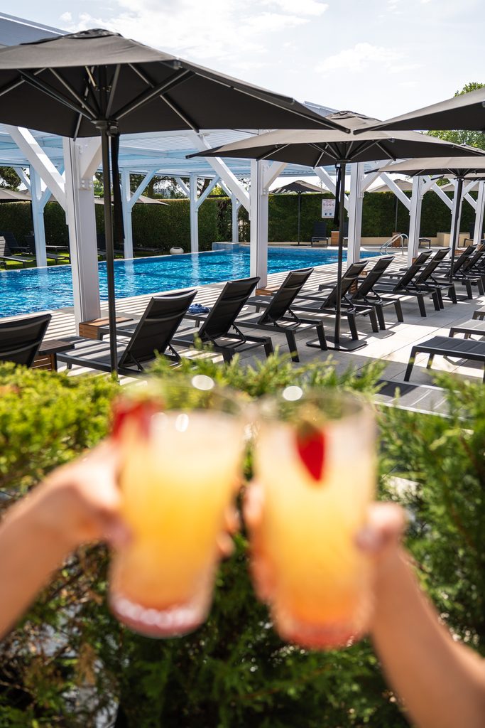 L'Hôtel Renaissance de Saint-Cloud : l'été sans partir 29 2026 06 15 Renaissance Terrasse Piscine Antoine Pihen Photographe 7