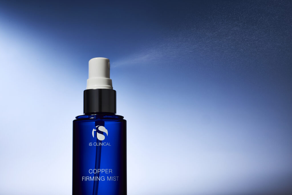 iS CLINICAL réinvente l’éclat de l’été avec le Copper Firming Mist 27 241209 IS CLINICAL Q1 2025 SOCIAL COPPER FIRMING MIST PLAY 1009 FINAL 8192x5464 6265d40