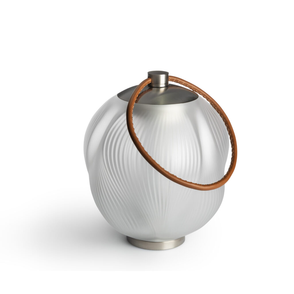 Air de Lalique Chapitre II : l'invisible sculpté 74 ALIZE portable lamp clear crystal satin nickel 1 1