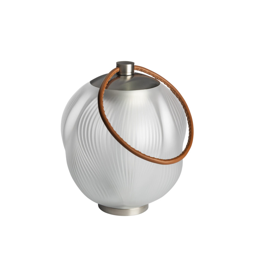 Air de Lalique Chapitre II : l'invisible sculpté 75 ALIZE portable lamp clear crystal satin nickel 2