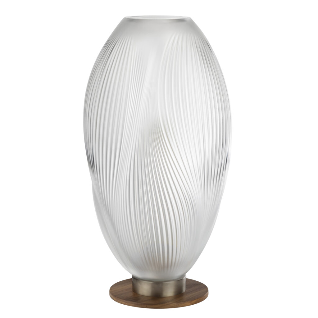 Air de Lalique Chapitre II : l'invisible sculpté 27 ALIZE table lamp XL clear crystal satin nickel 2