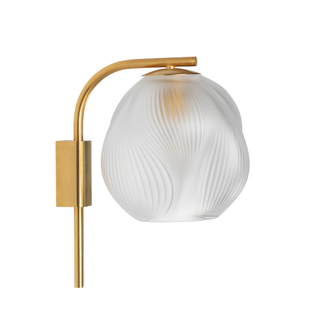 Air de Lalique Chapitre II : l'invisible sculpté 32 ALIZE wall sconce clear crystal satin gilded 4