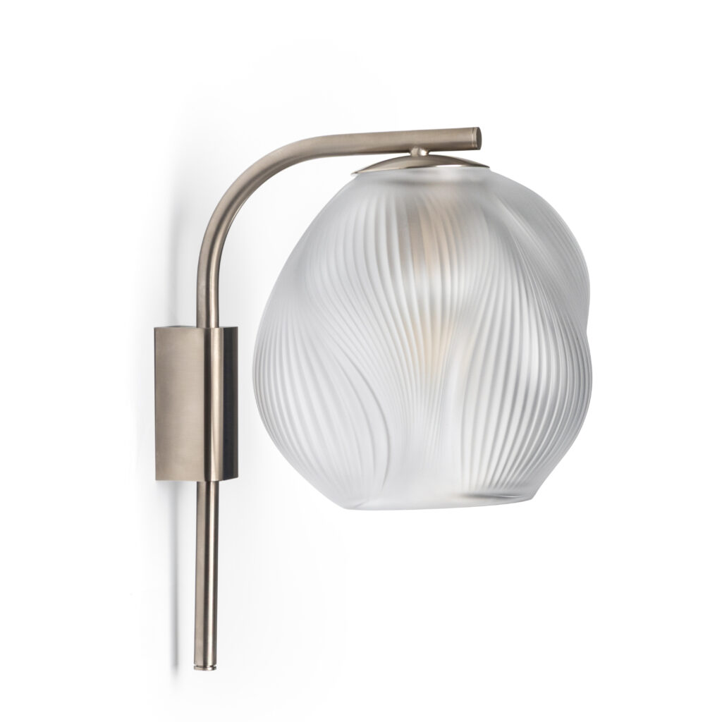 Air de Lalique Chapitre II : l'invisible sculpté 33 ALIZE wall sconce clear crystal satin nickel 1