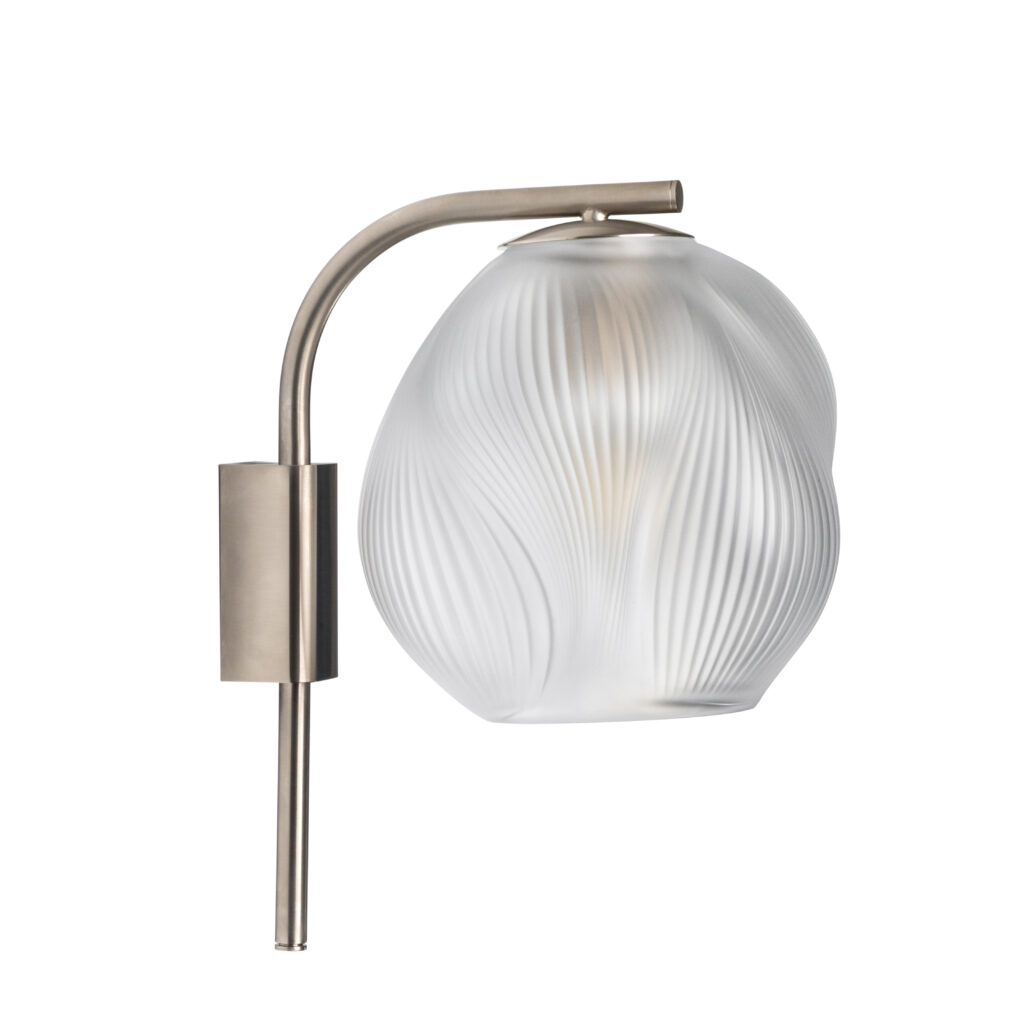 Air de Lalique Chapitre II : l'invisible sculpté 31 ALIZE wall sconce clear crystal satin nickel 2