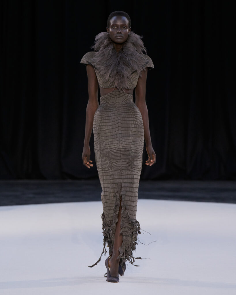 Haute Couture Week: Le jeu des identités dans la collection Automne/Hiver 2026 d'Ashi Studio 25 Ashi Studio F26 001