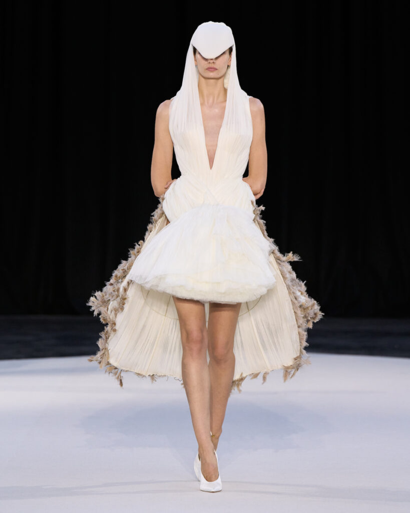 Haute Couture Week: Le jeu des identités dans la collection Automne/Hiver 2026 d'Ashi Studio 30 Ashi Studio F26 015