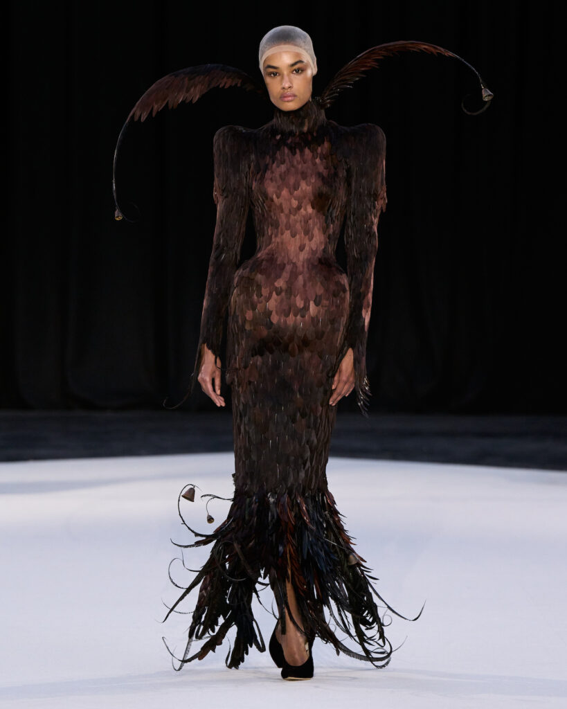 Haute Couture Week: Le jeu des identités dans la collection Automne/Hiver 2026 d'Ashi Studio 31 Ashi Studio F26 019